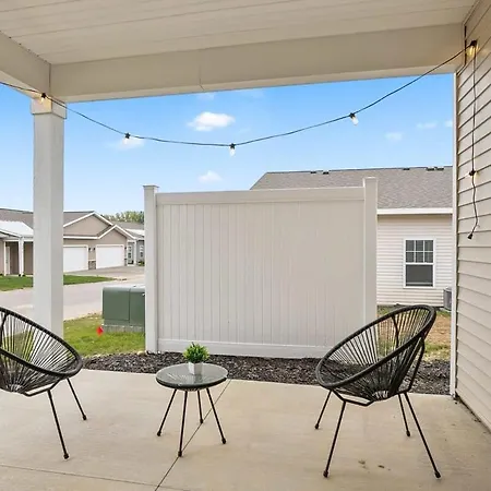 Modern 4Br 4Ba Two Unit Condo W Garage And Patio